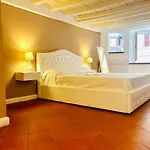 Amazing First Floor Apartment In Piazza Santa Croce Firenze